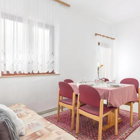 Beautiful In With Kitchen Nedeščina