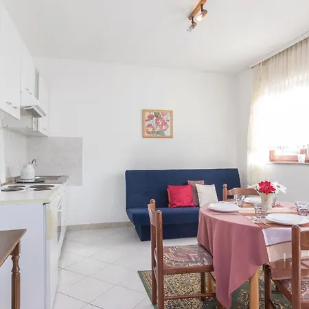 Beautiful In With Kitchen * Nedeščina